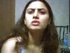 Jada Kai ronza il suo clitoride con un vibratore mentre Jackie lavora donne vecchie troie per grugnire il suo piacere