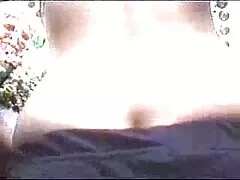 Lesbiche insolite riempiono i loro enormi culi di panna montata e la spruzzano vecchie troie mature fuori